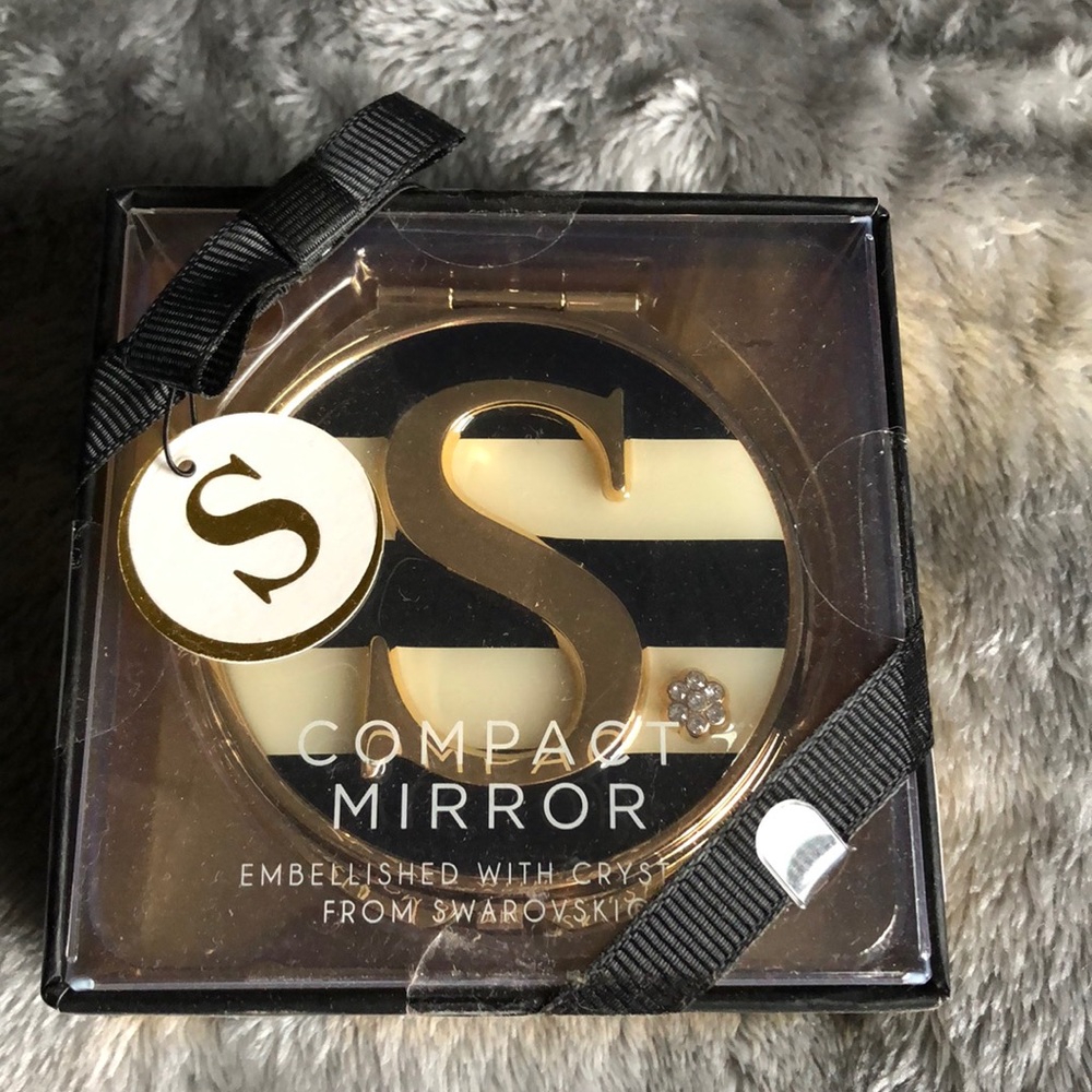 Compact mirror